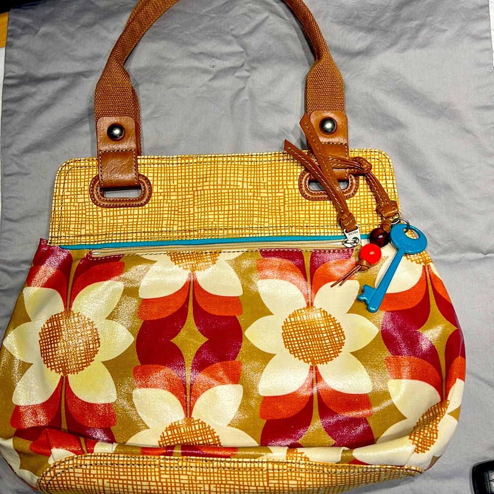 Fossil tote